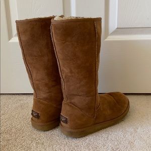 tall chestnut uggs size 7!